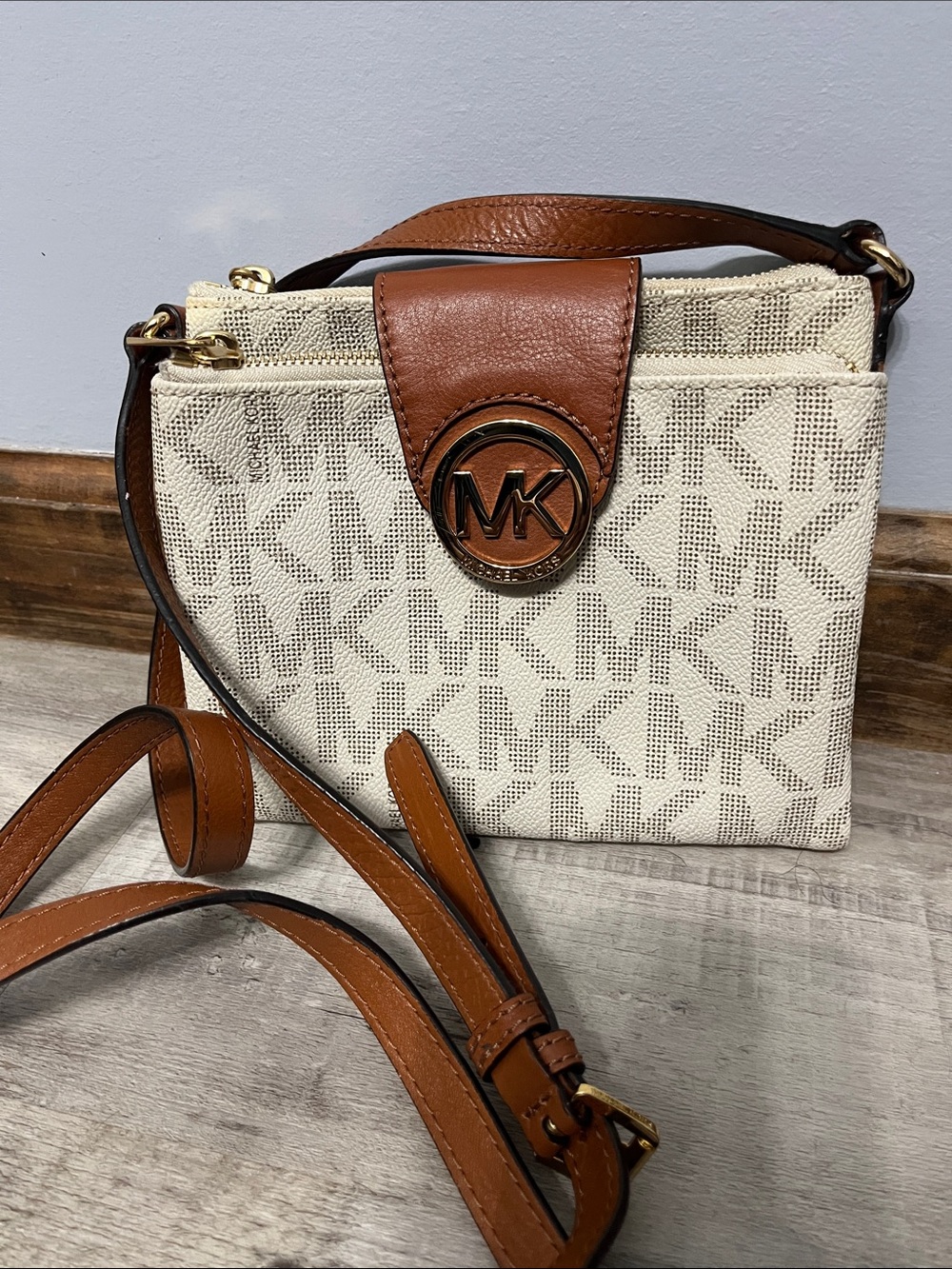 Michael Kors Cream and Brown MK Signature Crossbody - Picture 4 of 4